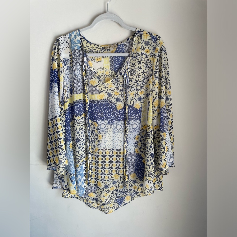 Beautiful blue and yellow too with bell sleeve. L but fits like an XL